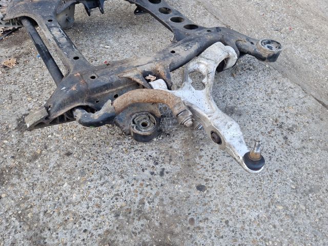 bontott AUDI Q7 Első Bölcső