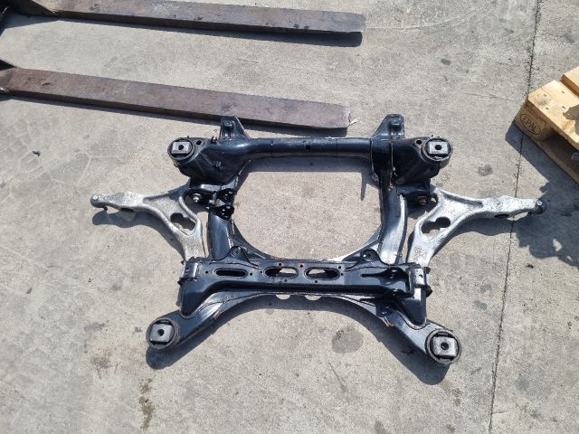 bontott AUDI Q7 Első Bölcső