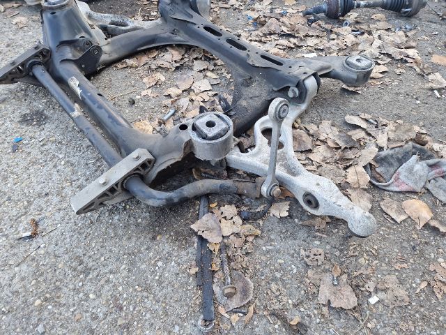 bontott AUDI Q7 Első Bölcső