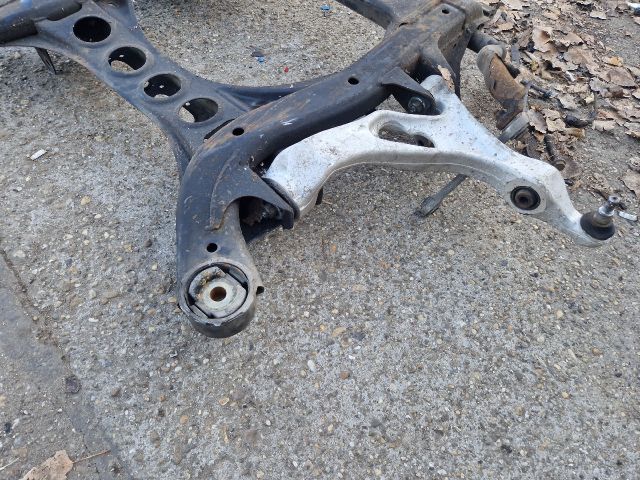 bontott AUDI Q7 Első Bölcső