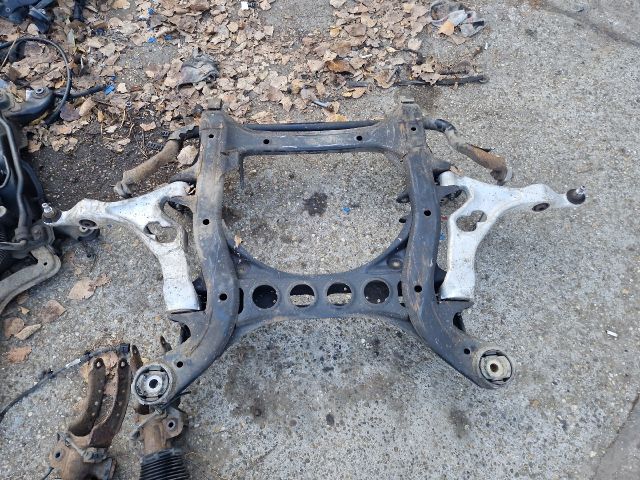 bontott AUDI Q7 Első Bölcső