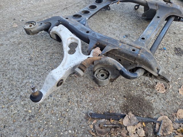 bontott AUDI Q7 Első Bölcső