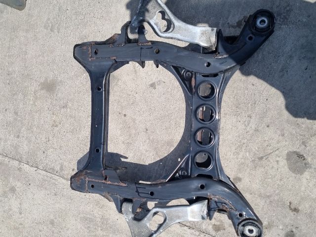 bontott AUDI Q7 Első Bölcső