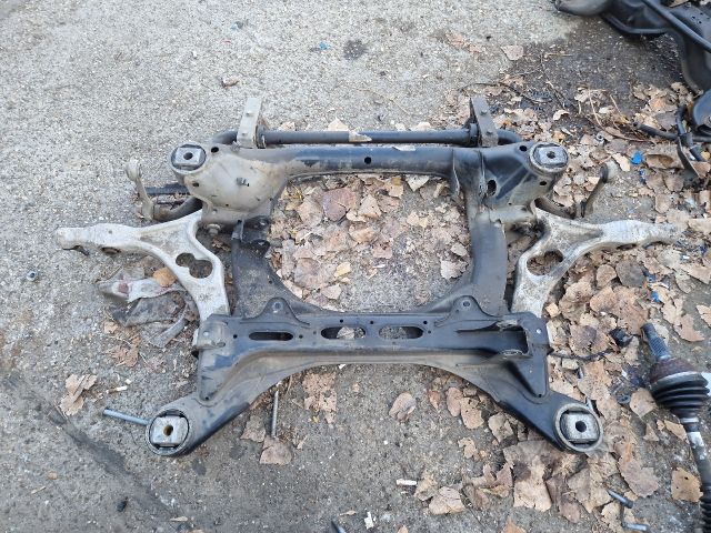 bontott AUDI Q7 Első Bölcső