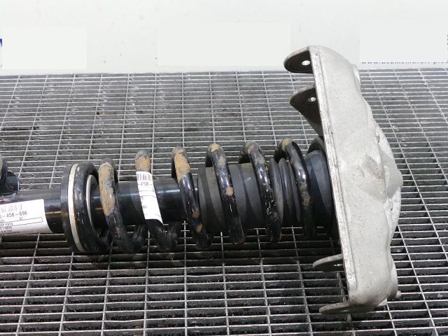 bontott AUDI Q7 Első Rugó