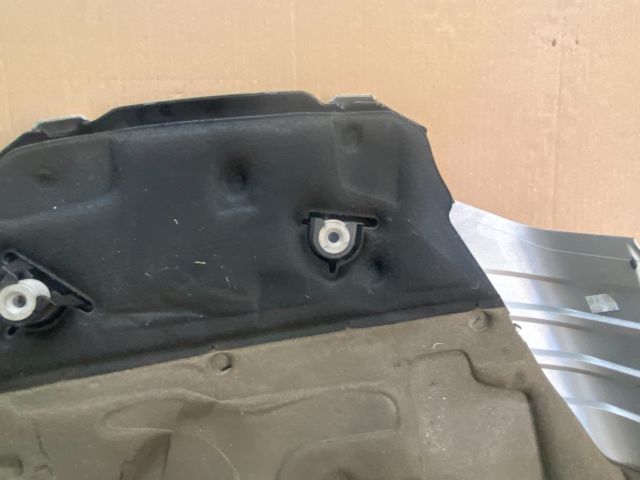 bontott AUDI Q7 Felső Motorburkolat