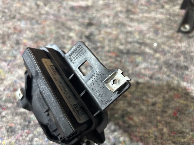 bontott AUDI Q7 Gyújtáskapcsoló Házzal