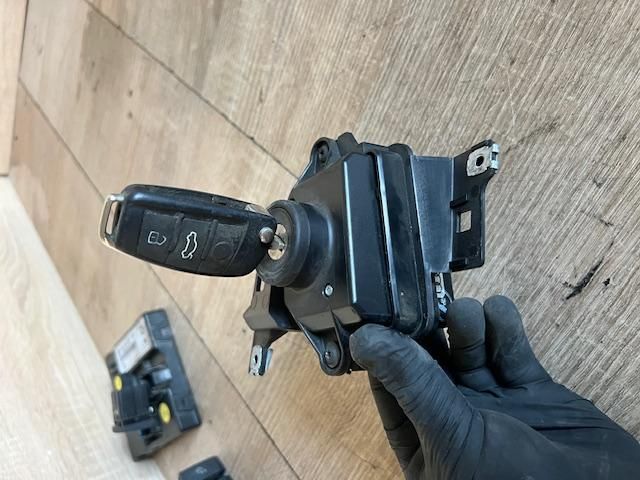 bontott AUDI Q7 Gyújtáskapcsoló