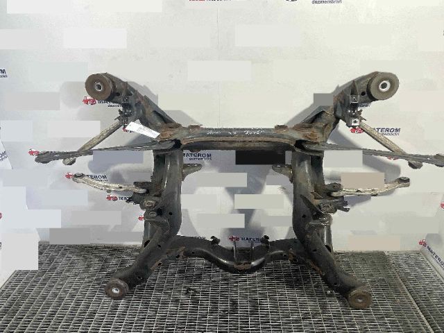 bontott AUDI Q7 Hátsó Bölcső