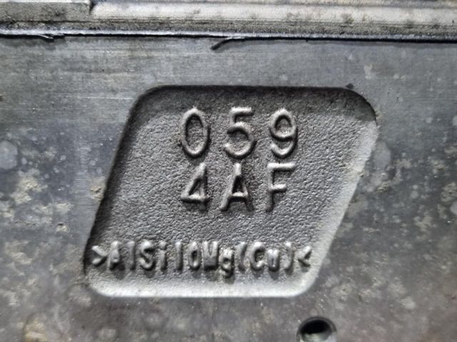 bontott AUDI Q7 Hengerfej