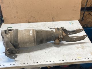 bontott AUDI Q7 Jobb első Rugó