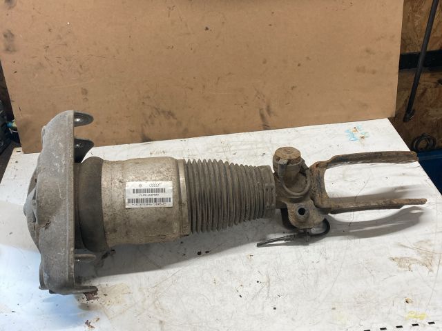 bontott AUDI Q7 Jobb első Rugó