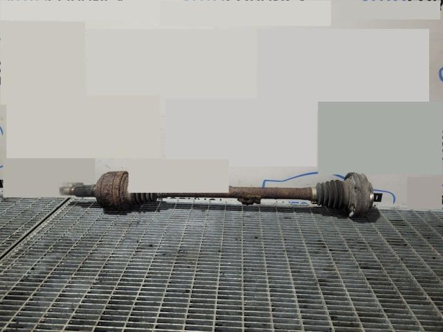 bontott AUDI Q7 Jobb hátsó Féltengely