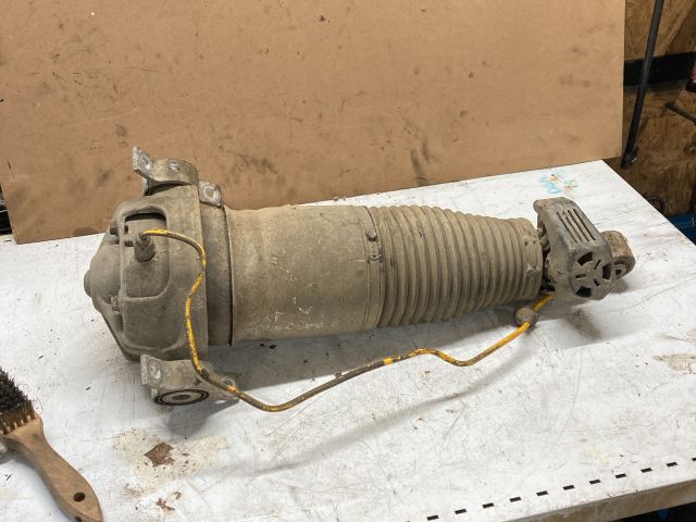 bontott AUDI Q7 Jobb hátsó Rugó