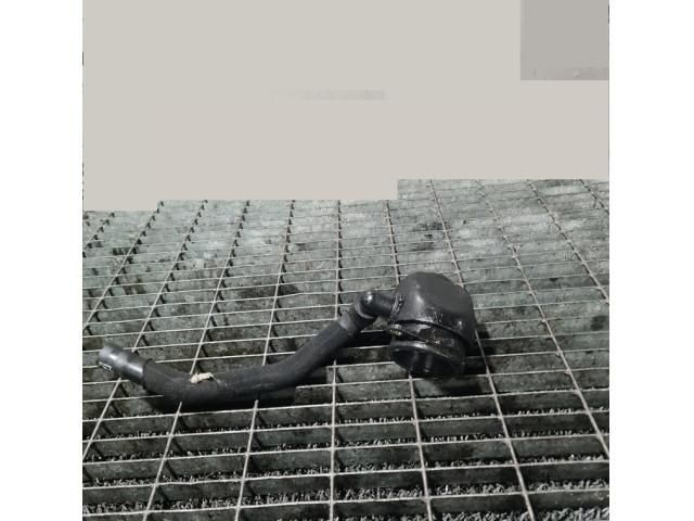 bontott AUDI Q7 Kartergázcső