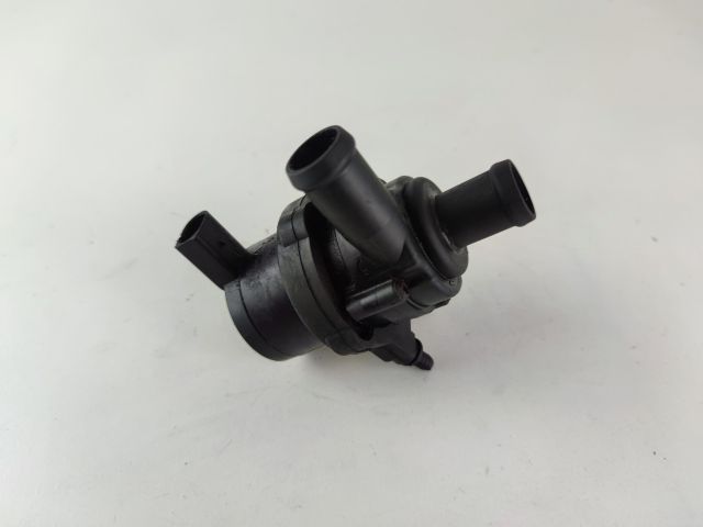 bontott AUDI Q7 Kiegészítő Vízszivattyú