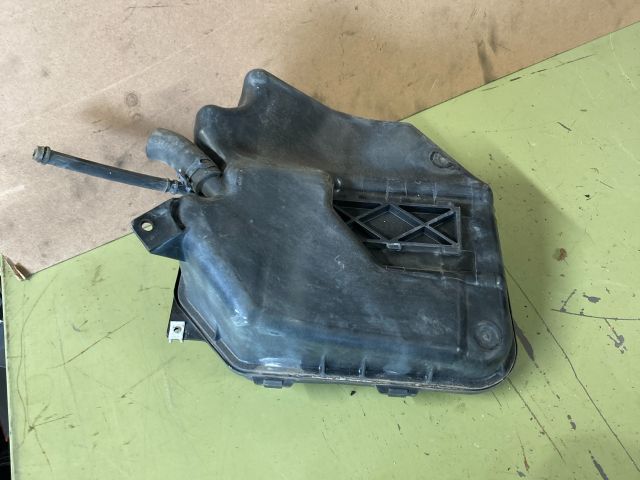 bontott AUDI Q7 Kiegyenlítő Tartály