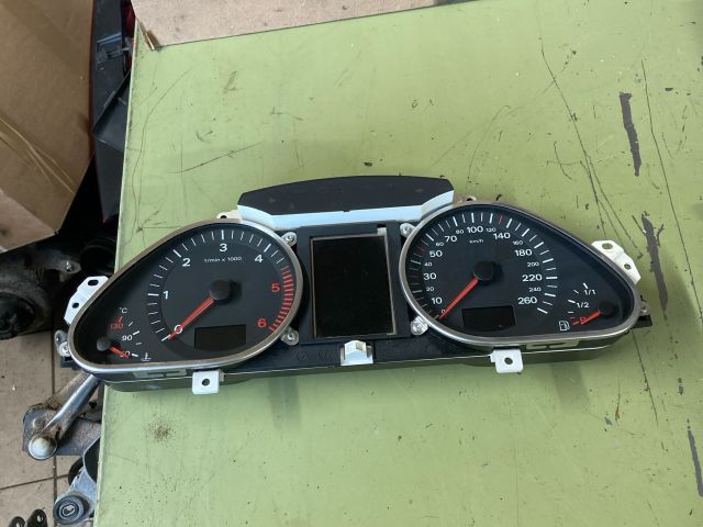 bontott AUDI Q7 Kilométeróra