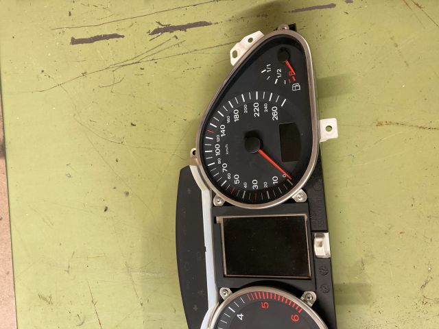 bontott AUDI Q7 Kilométeróra