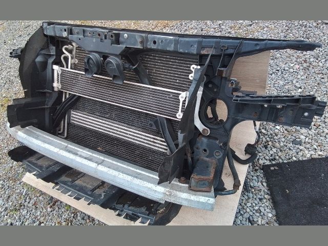 bontott AUDI Q7 Komplett Homlokfal (Részeivel)