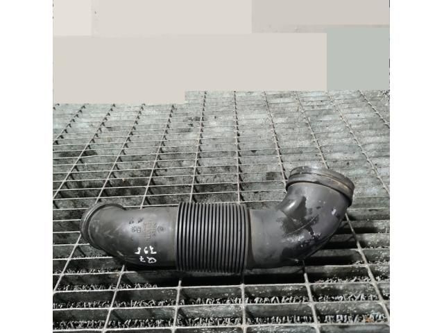 bontott AUDI Q7 Légbeömlő Cső