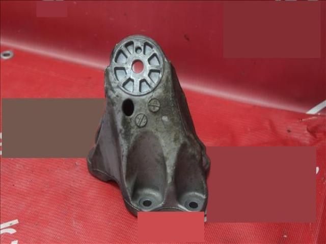 bontott AUDI Q7 Motor Tartó Bak (Fém)