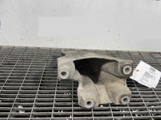 bontott AUDI Q7 Motor Tartó Bak Jobb