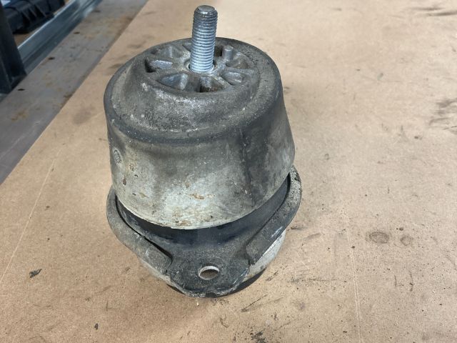 bontott AUDI Q7 Motor Tartó Bak (Pozíciófüggetlen)