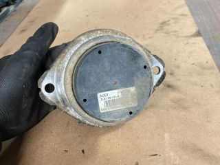 bontott AUDI Q7 Motor Tartó Bak (Pozíciófüggetlen)