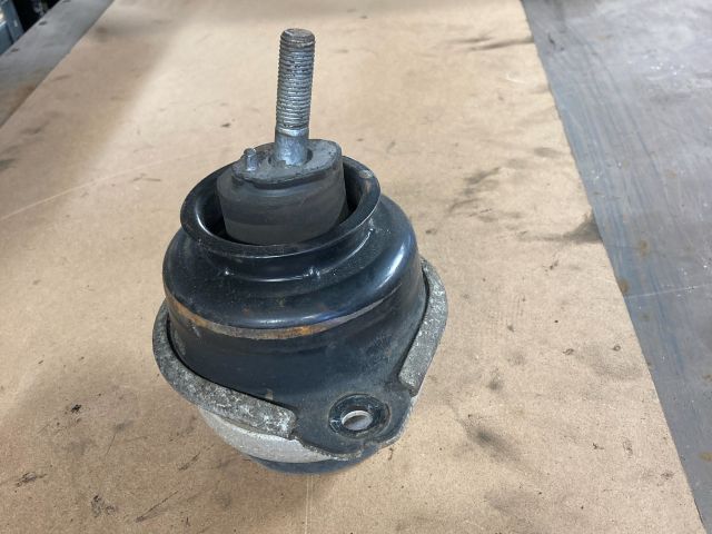 bontott AUDI Q7 Motor Tartó Bak (Pozíciófüggetlen)