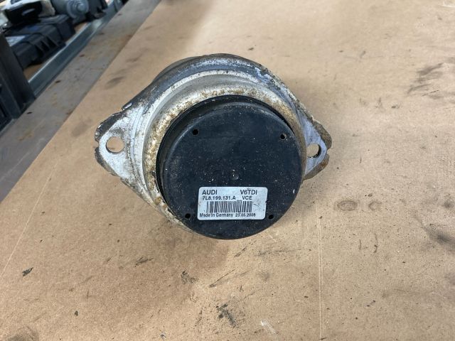 bontott AUDI Q7 Motor Tartó Bak (Pozíciófüggetlen)