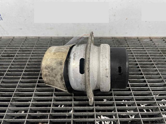 bontott AUDI Q7 Motor Tartó Bak (Pozíciófüggetlen)