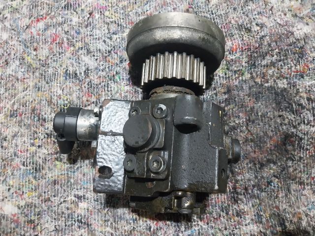 bontott AUDI Q7 Nagynyomású Szivattyú