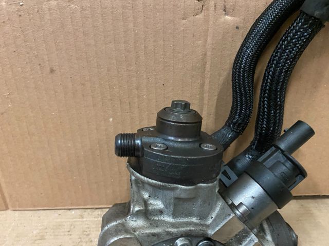 bontott AUDI Q7 Nagynyomású Szivattyú