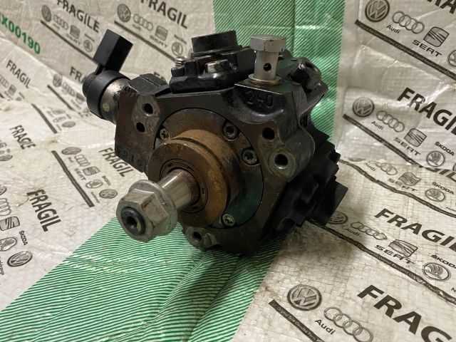 bontott AUDI Q7 Nagynyomású Szivattyú