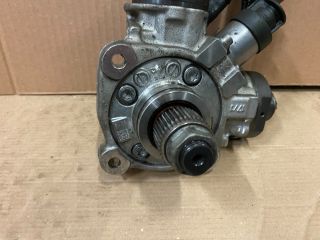 bontott AUDI Q7 Nagynyomású Szivattyú