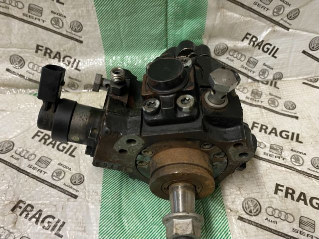 bontott AUDI Q7 Nagynyomású Szivattyú