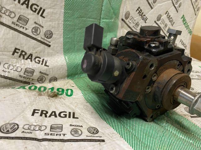 bontott AUDI Q7 Nagynyomású Szivattyú