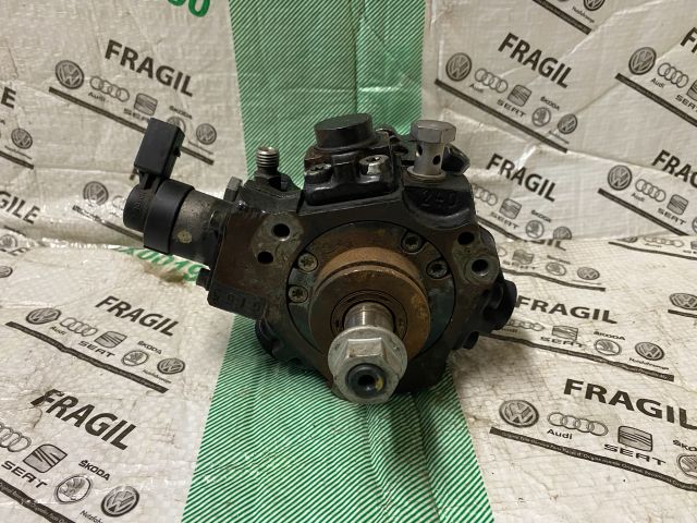 bontott AUDI Q7 Nagynyomású Szivattyú