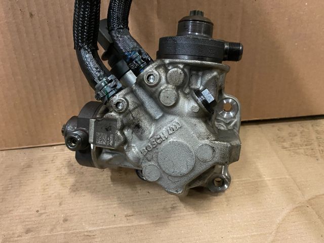 bontott AUDI Q7 Nagynyomású Szivattyú