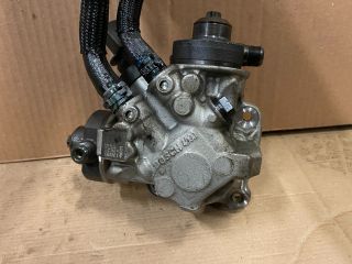 bontott AUDI Q7 Nagynyomású Szivattyú