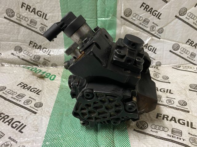 bontott AUDI Q7 Nagynyomású Szivattyú