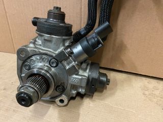 bontott AUDI Q7 Nagynyomású Szivattyú