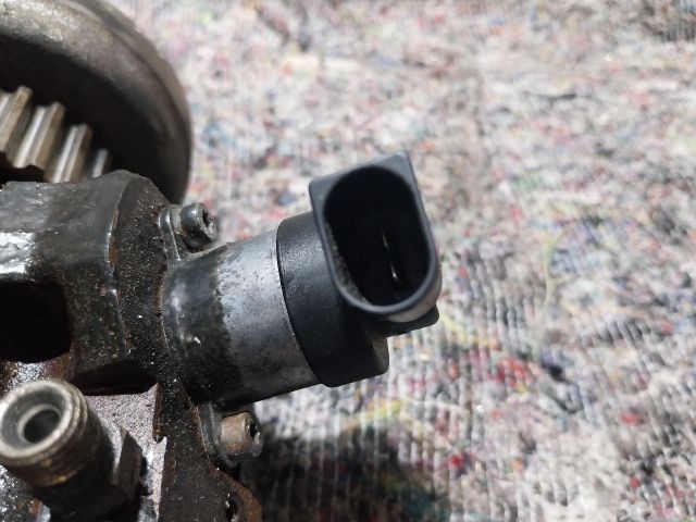 bontott AUDI Q7 Nagynyomású Szivattyú