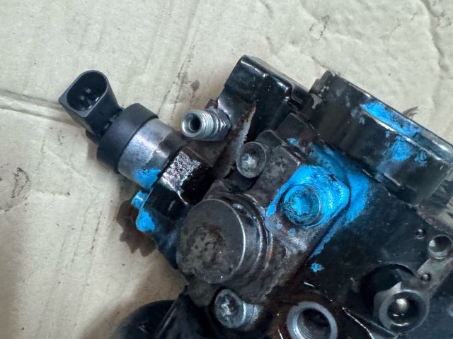 bontott AUDI Q7 Nagynyomású Szivattyú