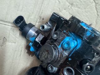 bontott AUDI Q7 Nagynyomású Szivattyú