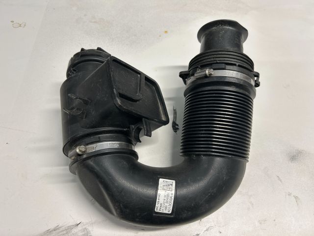 bontott AUDI Q7 Légbeömlő Cső