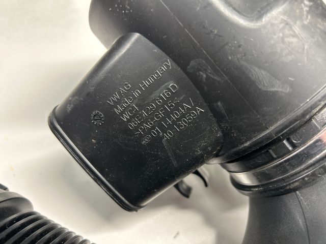 bontott AUDI Q7 Légbeömlő Cső