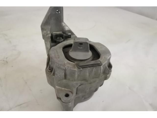 bontott AUDI Q7 Motor Tartó Bak Bal