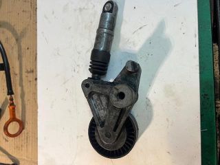 bontott AUDI Q7 Szíjfeszítő Görgő